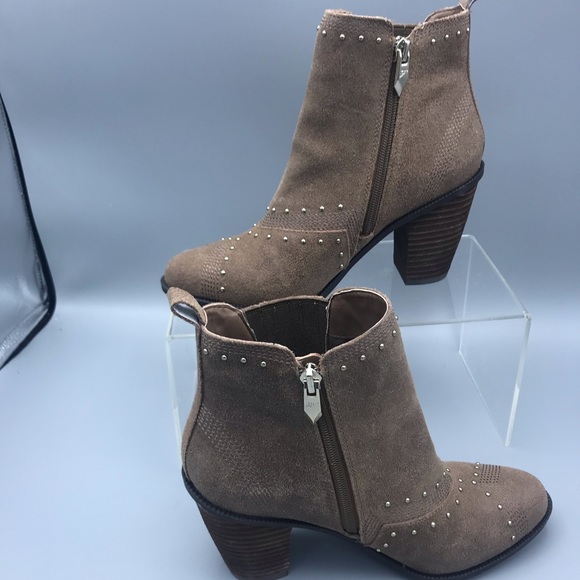 Fergie Dina Stud Suede Ankle Boot 7.5 - Picture 3 of 7